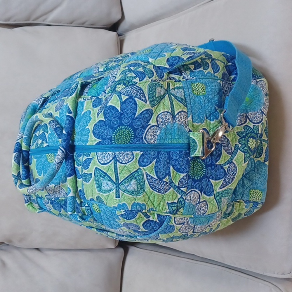 Vera Bradley Grand Traveler Tote / Duffel In Doodle Daisy Pattern - Picture 5 of 17